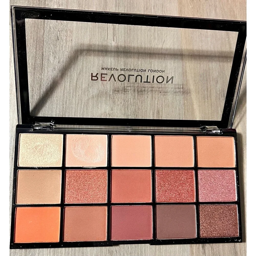 Revolution Reloaded Iconic Fever Palette Mattes Shimmers 15 Shades